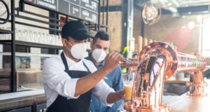 La Fundación Cruzcampo convoca becas para jóvenes entre 18 y 30 años en el sector de la hostelería
