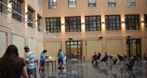 Buena acogida del punto de vacunación contra la Covid-19 de la UAL