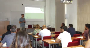 La Junta destina casi 100.000€ a bonificar el coste de la matrícula a 220 estudiantes de la UNIA