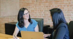 ¿Cuál es el papel de mujeres y hombres en la economía española? Lo aclara una experta en la Universidad de Extremadura