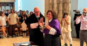 Pilar Aranda recibe la Medalla de Oro de la UGR