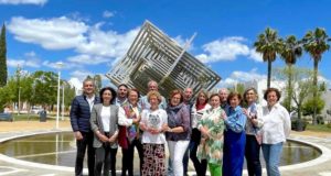 El alumnado del Aula de la Experiencia de Cumbres Mayores visita el Campus de El Carmen
