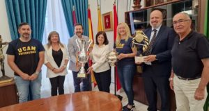 El UCAM Cartagena Tenis de Mesa presenta los trofeos de Liga y Copa de la Reina en Los Jerónimos