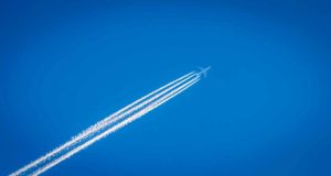 Los aviones no sólo emiten CO2: el No-CO2 acelera el calentamiento del planeta sin que apenas haya regulación para combatirlos