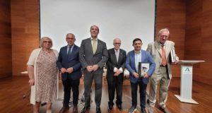 Los 50 años que Arturo Ruiz ha dedicado a la arqueología en la UJA, recogidos en un libro homenaje