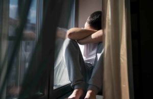 La prevención del suicidio en la universidad empieza mucho antes de que aparezca una crisis