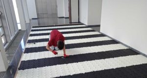 Un nuevo paso de cebra luminoso mejora la seguridad de los peatones y se instala como un puzle