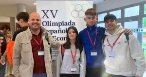 Estos tres alumnos representan a la UHU en la Olimpiada Española de Economía