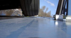 Emisiones de microplásticos de los coches eléctricos: un problema ambiental que tiene solución