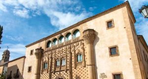 Los Cursos de Verano de la UNIA en Baeza afrontan su segunda semana con patrimonio, IA y renovables