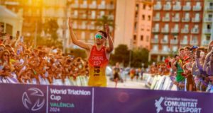 El triatleta de la UA David Cantero gana por segundo año consecutivo la Copa del Mundo de Triatlón de Valencia