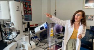 La UGR estrena el microscopio electrónico de barrido de ultra-alta resolución más avanzado de España