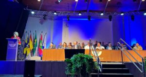 Amparo Navarro, honoris causa en Brasil, destaca los fuertes lazos de Univali con la UA
