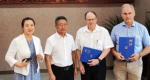 Un profesor de la UCLM, distinguido en china por sus estudios para usar cuerna de ciervo contra el cáncer