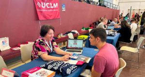 La UCLM capta futuros estudiantes en ferias de Francia y Grecia