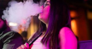 Un cambio de patrón preocupante: el vapeo se convierte en la puerta de entrada al tabaco tradicional