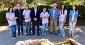 El campus de la UAL se llena de fruta y de actividad física en una jornada contra el tabaco