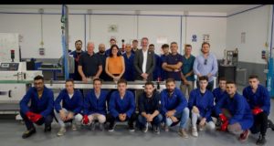 La UHU y una empresa del sector forman a especialistas en maquinaria para frutos rojos