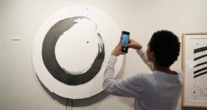 La metáfora del uróboro y la música en la nueva exposición de Bellas Artes de Cuenca