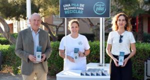 El alumnado de la UAL aprende la importancia de reciclar pilas