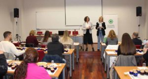 El sabor del primer aceite, en el Aula Oleícola Innova de la UNIA
