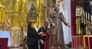 La UCAM dona una escultura de San Francisco de Asís a la iglesia castrense de Santo Domingo, en Cartagena