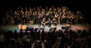 Rozalén, Collado y la banda sinfónica del campus de Cuenca le cantan a la vida en un concierto solidario