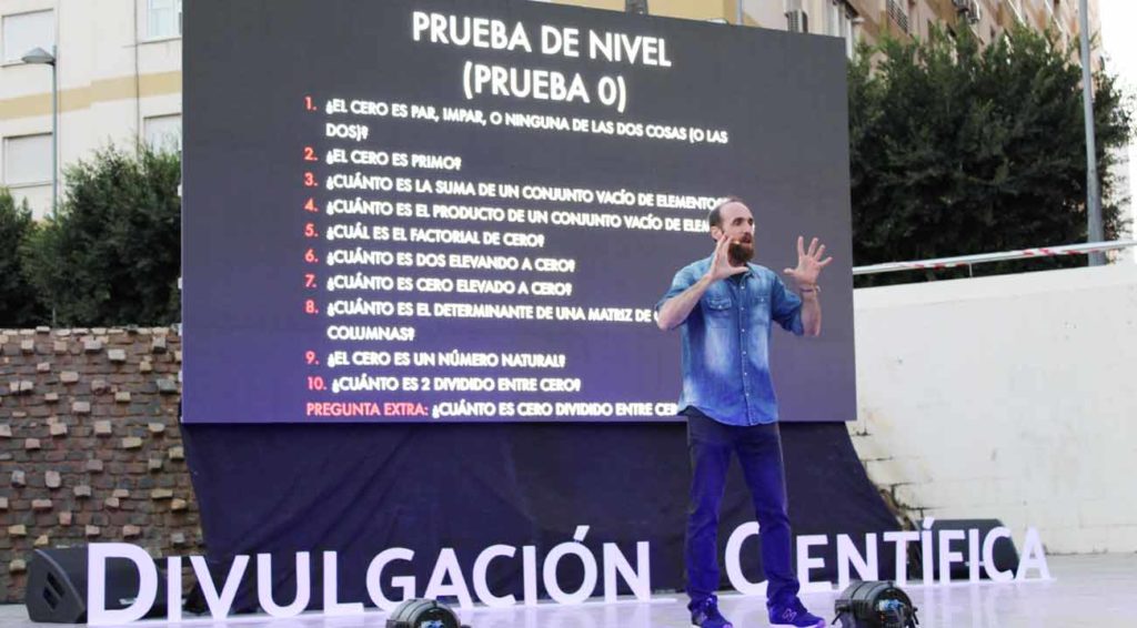 Eduardo Saénz de Cabezón en un acto organizado por la Universidad de Almería.