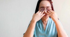 El calor del verano puede dañar la superficie del ojo y agravar el síndrome de ojo seco