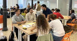 JUMP UAL: profesionales ofrecen sus ‘recetas’ de emprendimiento a estudiantes