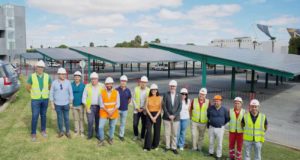 Última fase de la instalación de marquesinas fotovoltaicas de la UHU: cubren el 16% del consumo eléctrico