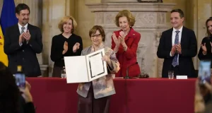 Piedad Bonnett reivindica la poesía para combatir la ‘soledad interior’ al recibir el Premio Reina Sofía de Poesía Iberoamericana