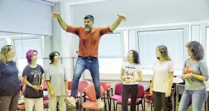 El actor Javier Lara imparte un taller de interpretación en la UJA