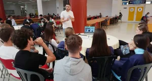 Más de un centenar de jóvenes desayunan con ciencia en la UMA