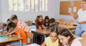 La UBU inaugura los másteres de la Facultad de Educación con una conferencia sobre la regulación del uso de móviles en los centros educativos