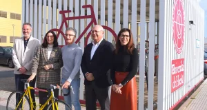 La UHU estrena un aparcamiento protegido de bicicletas en el Campus de El Carmen