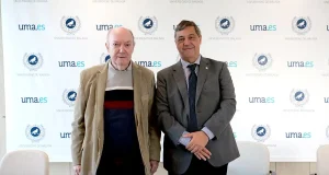 La UMA recibe la colección Fondo Eloy Martín Corrales sobre con 10.000 volúmenes y 15.000 documentos