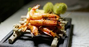 Lo que todos hacemos en la cena de Nochebuena con las gambas y que puede ser hasta peligroso
