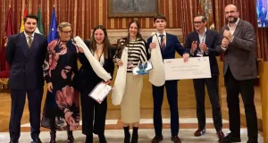 El equipo de la UMA gana el I Torneo Persán de Debate celebrado en Sevilla