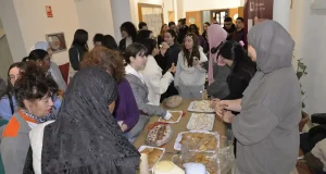 Música, caligrafía y dulces para promocionar la lengua y cultura árabes en la UCLM