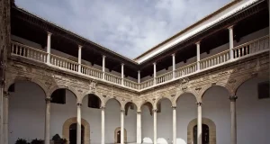 La UGR recibirá 413.000 euros de programa 2% Cultural para restaurar un patio del Hospital Real