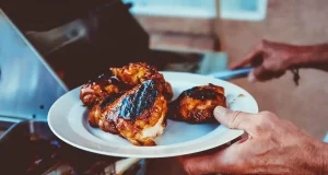 Lo que nunca debes hacer cuando cocinas una carne si quieres tener un intestino sano