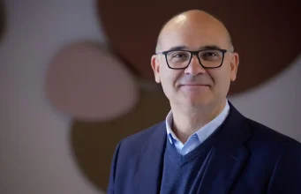 ¿Y si el próximo cambio de la inteligencia artificial no fuera cómo buscamos información, sino quién decide qué información recibimos?
