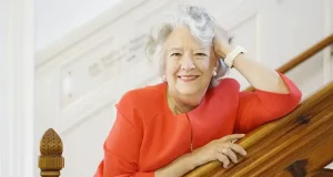 “Existe el riesgo de que las mujeres tengan que volver al hogar para atender a las personas mayores”