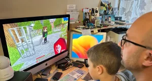 La versión del Minecraft creada por la UCAM que enseña a los niños a salvar vidas
