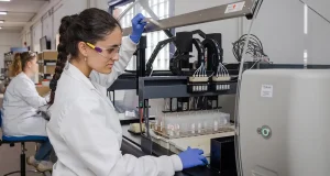 Andalucía recibe 2.013 solicitudes a las dos convocatorias de ayudas para contratar a 162 investigadores