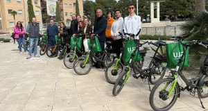 La UJA vuelve a repartir bicis eléctricas a su comunidad para promover la movilidad sostenible