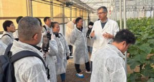 La UAL muestra la agricultura almeriense a empresarios e investigadores chinos