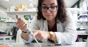 El ‘motor eléctrico’ de las bacterias que es clave para combatir infecciones