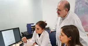 La vacuna contra la COVID-19 también disminuye el riesgo de complicaciones en pacientes trasplantados